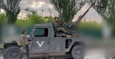 Окупанти встановили зенітку ЗУ-23-2 на японський військовий позашляховик Toyota HMV