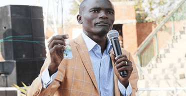 "Пряма лінія" з небесами: пастор під час служби подзвонив Богу по мобільному телефону