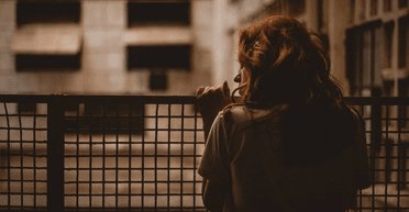 Думала, що проклята: жінка втратила всі свої заощадження через екстрасенса