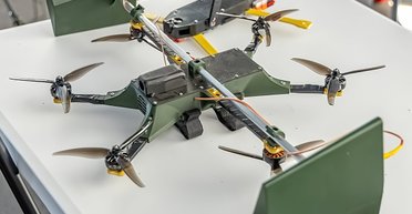РФ використовує новий FPV-дрон-ретранслятор "Упирь": у чому його особливість (фото)