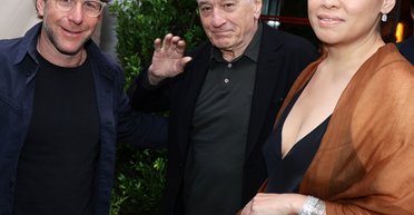 Роберт Де Ниро с возлюбленной Тиффани Чен посетил праздничный ужин фестиваля Tribeca (фото)