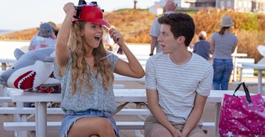 Найкращі романтичні комедії на Netflix: що подивитися для гарного настрою (відео)