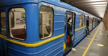 У київському метрополітені можуть з'явитися вагони для велосипедистів: що відомо (фото)