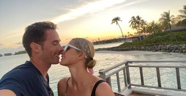 Пэрис Хилтон была замечена с сыном и мужем на Гавайях, где бушуют пожары (фото)