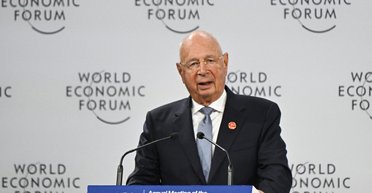 Засновника ВЕФ у Давосі Клауса Шваба звинуватили в дискримінації та переслідуванні жінок, — WSJ