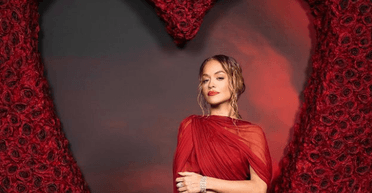 Терміново госпіталізували: Ріта Ора скасувала концерт за кілька годин до виходу на сцену (фото)