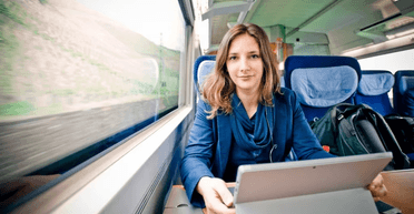 "Завжди у відпустці": жінка жила в потягах, бо це дешевше, ніж знімати квартиру