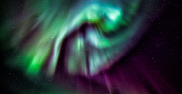 Влияют на GPS: почему космические ураганы происходят на полюсах Земли (фото)