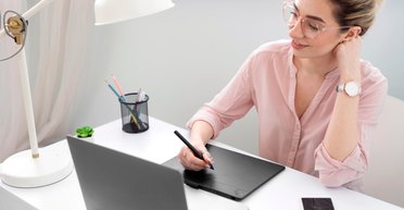 Сидячая работа: 9 простых упражнений, которые улучшат осанку и избавят от боли в спине