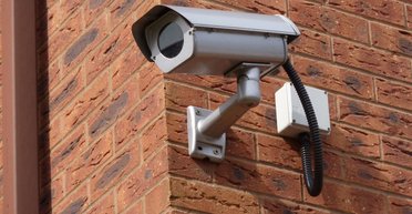 Под наблюдением. Нужны ли в школах видеокамеры и тревожные кнопки