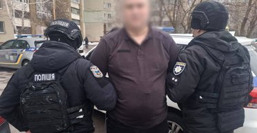 Збрив вуса та був у СЗЧ: поліція затримала чоловіка, який глузував з Народного меморіалу на Майдані