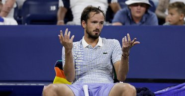 Сперечався з арбітром і розбив ракетку: російський тенісист зірвався на US Open (відео)