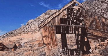 Похмуре минуле: блогер намагається перетворити місто-привид на популярний курорт (фото, відео)