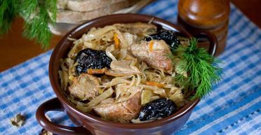 Бігос із грибами та чорносливом: дуже смачна страва польської кухні