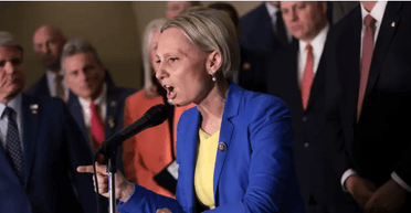 Сумніви Спартц. Чому українській владі не треба повчати американську конгресменку