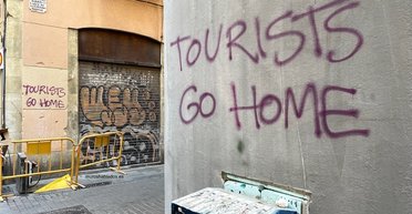 Останутся только отели: в Барселоне запретят снимать квартиры туристам