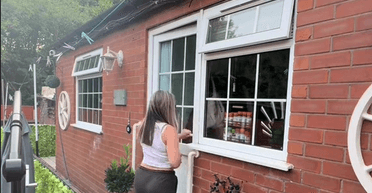 Подарунок від бабусі: жінка живе у літній кухні, аби не платити за оренду (фото)