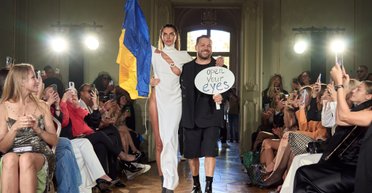 Андре Тан викликав фурор своєю колекцією на Тижні моди в Парижі (фото, відео)