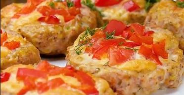 Незвичайний рецепт із курячого фаршу: гнізда із сиром та овочами в духовці