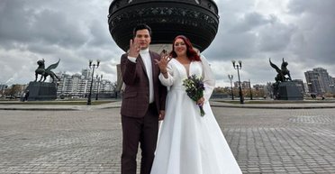 Старше на 31 год: в РФ учительница музыки вышла замуж за приемного сына (фото)