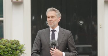 Правительство Нидерландов уходит в отставку: премьер, обещавший Украине средства ПВО, назвал причину (видео)