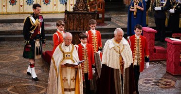 "Майбутній король": принц Джордж вразив людей на закулісній коронації дідуся (фото)