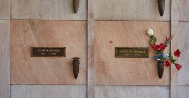 На кладбище в Лос-Анджелесе за баснословные деньги продают место рядом с Мэрилин Монро