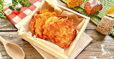 Драники з шинкою та сиром: рецепт знайомої страви по-новому