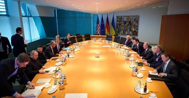 Длились более 5 часов: в Берлине завершились украинско-американские переговоры