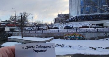 Росіяни катують активістів: в InformNapalm пояснили небезпеку фото руху "Жовта стрічка"