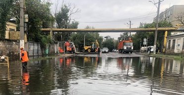 Одесса под водой: ливень затопил улицы и дома (фото, видео)