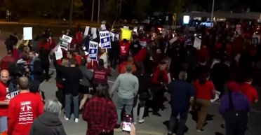 Працівники найбільших автоконцернів влаштували масові страйки: що вони вимагають