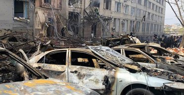 Удар авиабомбами по жилому району Харькова: есть жертвы и много пострадавших (фото)