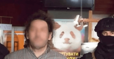 Известного фотографа приговорили к 12 годам за изнасилование: о ком идет речь