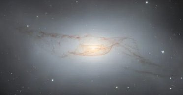 Галактика "Аварія потяга" має дуже дивний вигляд: сталася космічна катастрофа (фото)