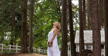 Памела Андерсон змінила підбори на гумові чоботи і показала результати своєї праці