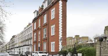 В домах шириной менее 1 метра живут люди: как это возможно (фото)