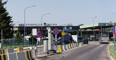 Обмотался ремнем безопасности и едва не умер: польские пограничники спасли мальчика из Украины