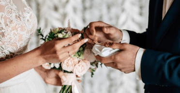 В Ватикане уволили мужчину и женщину из-за того, что они заключили брак: подробности