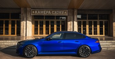 Мощность — более 700 сил: в Киеве заметили новейший BMW на "бляхах" за $160 000 (фото)