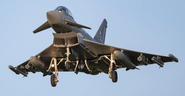 Удар по дронам: истребитель Eurofighter Typhoon использует высокоточное лазерное оружие