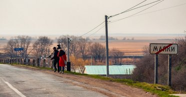 Прикрыла собой дочь: стало известно имя женщины, которую убили россияне на мосту в селе Маяки
