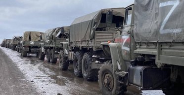 Через Мариуполь РФ перебрасывает военную технику: Андрющенко рассказал, куда ее везут (видео)