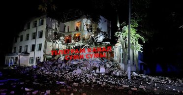 Россияне нанесли авиаудар по Сумам: разрушен университет, есть пострадавший (фото)