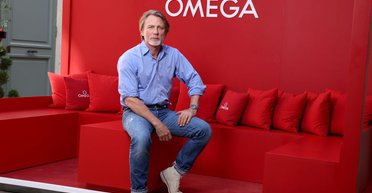 З довгим волоссям і бородою: Денієл Крейґ з'явився в новому образі в Парижі (фото)