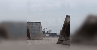 Зовсім поруч: у мережі опублікували відео удару по кортежу Зеленського