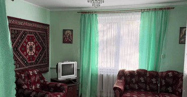 Женщина сделала ремонт в бабушкином доме: в сети пишут, что "зря лезла" (фото)