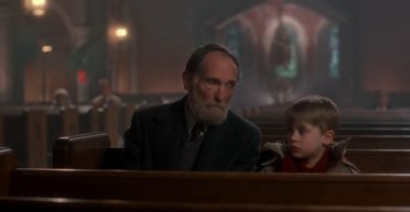 Теория заговора в "Один дома": фанаты фильма решили, что старик Марли – это Иисус Христос