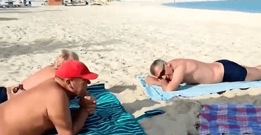 Российские туристы в Дубае загорают на пустом пляже, потому что "знают все о войне"