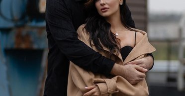 Анна Тринчер прокомментировала слухи о романе с известным певцом